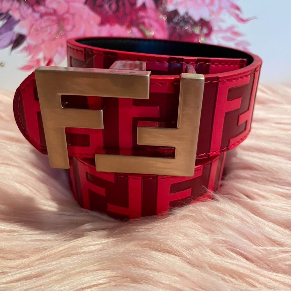 Red logo buckle fendi belt